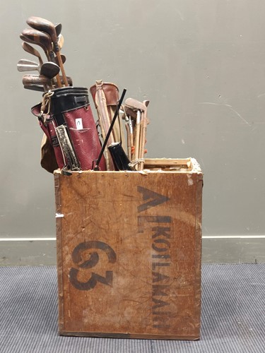 Lot 526 - 3 golf bags and collection of hickory and...