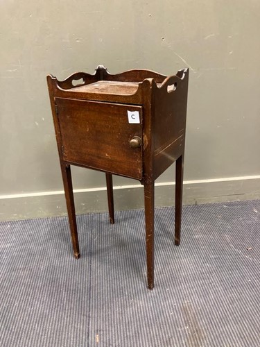 Lot 496 - A mahogany tray top bedside cabinet on square...