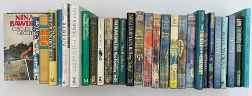 Lot 431 - Modern fiction. SUTCLIFF (Rosemary) 7 vols....