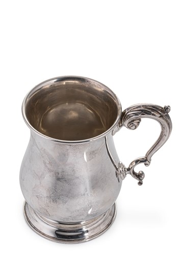 Lot 646 - A George V silver tankard