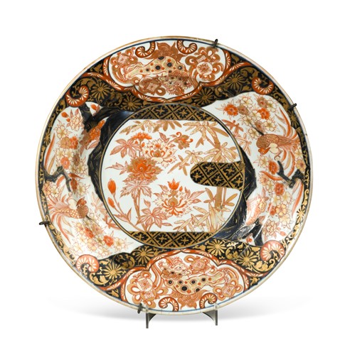 Lot 193 - A Japanese Imari large dish, Edo Period, 18th century