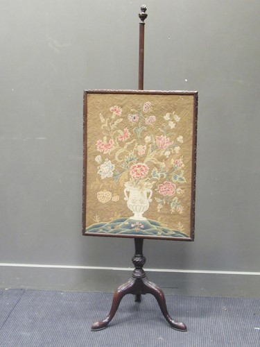 Lot 534 - A George III style pole screen