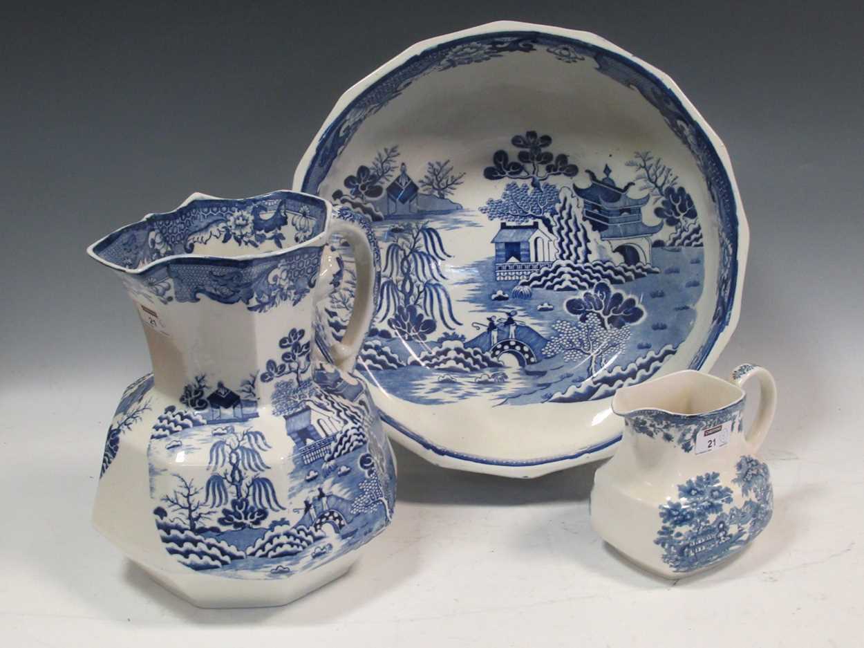 Lot 21 - A Mason's blue and white willow pattern wash...