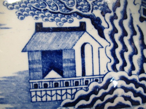 Lot 21 - A Mason's blue and white willow pattern wash...