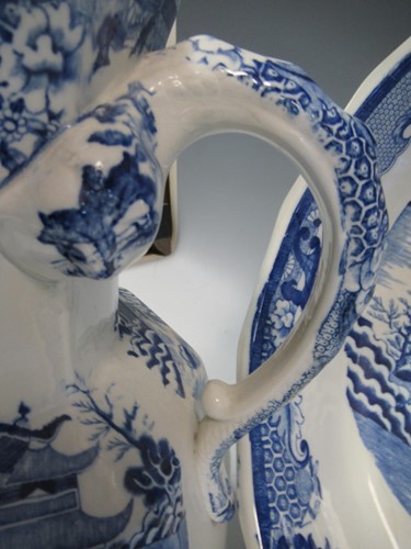 Lot 21 - A Mason's blue and white willow pattern wash...