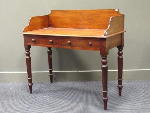 Lot 390 - A Victorian washstand