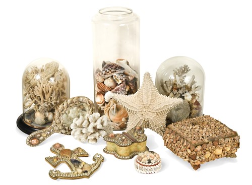 Lot 654 - A collection of shell work boxes, coral dioramas and other shells