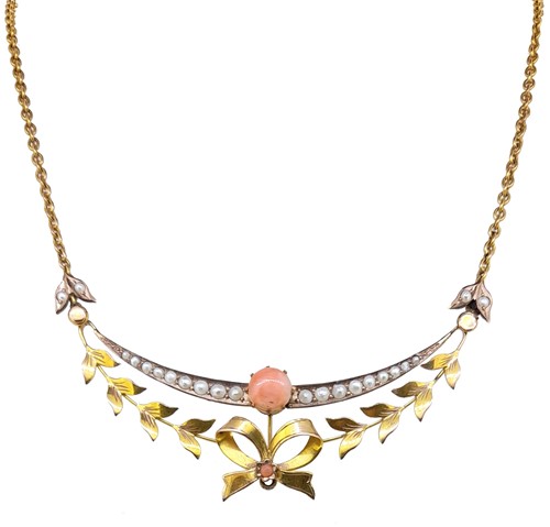 Lot 119 - An early 20th century coral and split pearl necklace