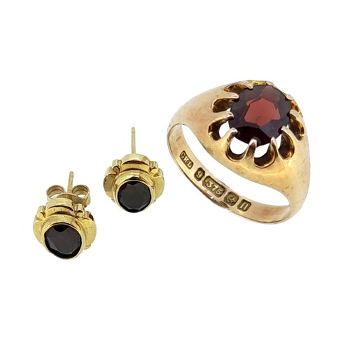 Lot 55 - A 9ct gold garnet ring, and a pair of garnet ear studs