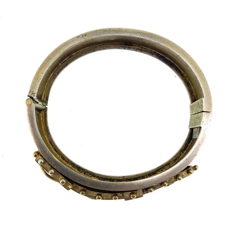 Lot 3 - A Victorian silver gilt buckle bangle