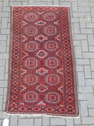 Lot 716 - An early 20th century Beluchi rug 166 x 94cm
