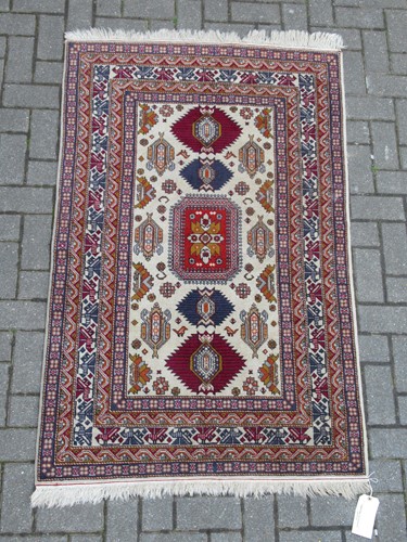 Lot 671 - A Shirvan rug 156 x 100cm