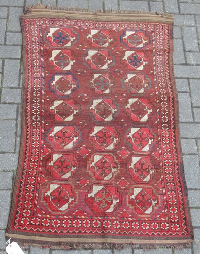 Lot 712 - An early 20th century Beluchi rug and a...