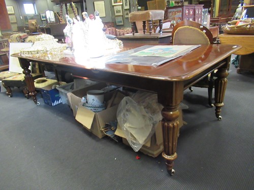 Lot 473 - A mahogany dining table with an additional two...