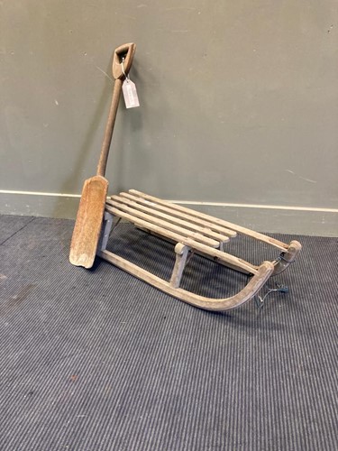 Lot 706 - A vintage sledge together with a malt shovel
