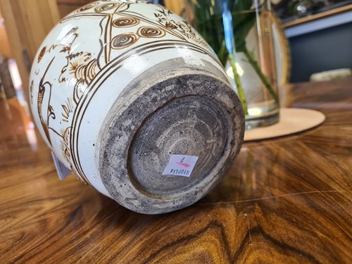 Lot 18 - A Chinese Cizhou jar, Jin/Yuan Dynasty