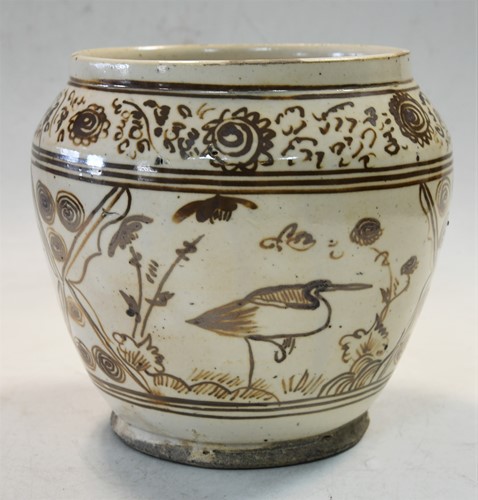 Lot 18 - A Chinese Cizhou jar, Jin/Yuan Dynasty