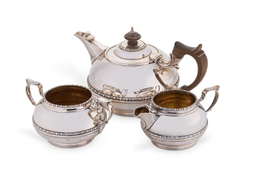 Lot 657 - A George V silver bachelor's three-piece tea set