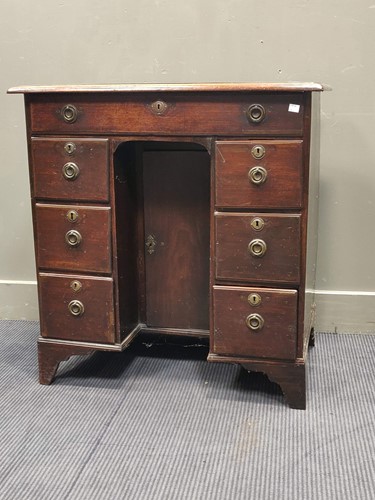 Lot 622 - A George III mahogany kneehole desk with one...