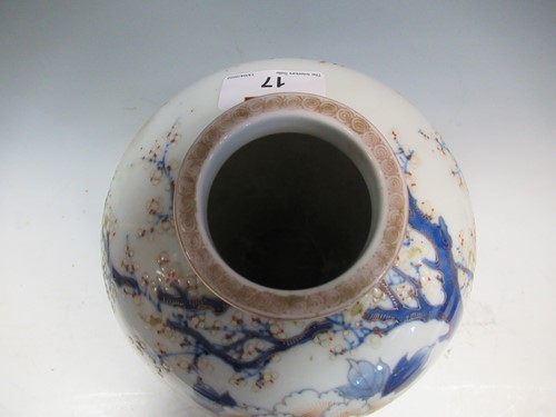 Lot 17 - An early 20th century Japanese vase, 24cm high