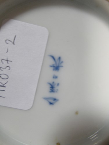 Lot 17 - An early 20th century Japanese vase, 24cm high