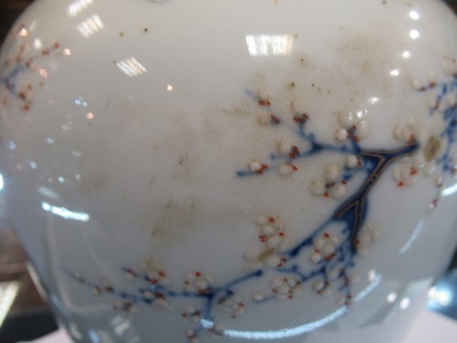 Lot 17 - An early 20th century Japanese vase, 24cm high
