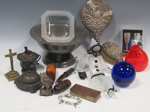 Lot 27 - Box of mixed metal items including early...