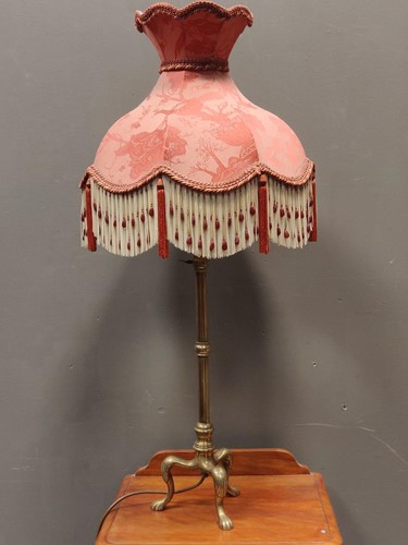 Lot 667 - Brass Pulman adjustable lamp with beaded and...