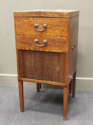 Lot 542 - A George III mahogany wash stand, with mirror...