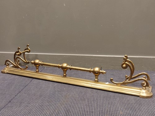 Lot 586 - A 19th century brass fender 135cm wide