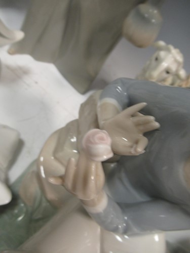 Lot 32 - A large collection of Lladro and other figures