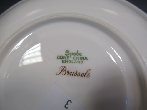 Lot 30 - A Spode bone china Brussels pattern dinner...