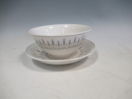 Lot 30 - A Spode bone china Brussels pattern dinner...