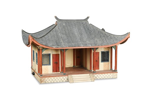 Lot 359 - A wooden doll's house, circa 1930s