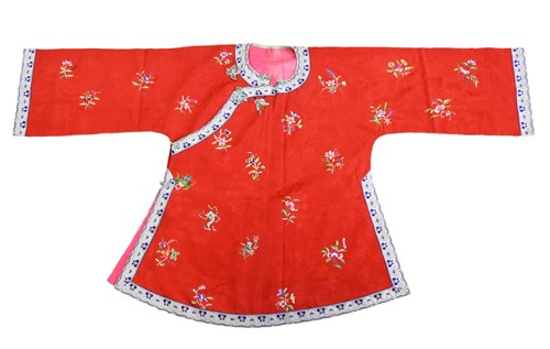 Lot 143 - A Chinese red silk jacket and skirt, early 20th century