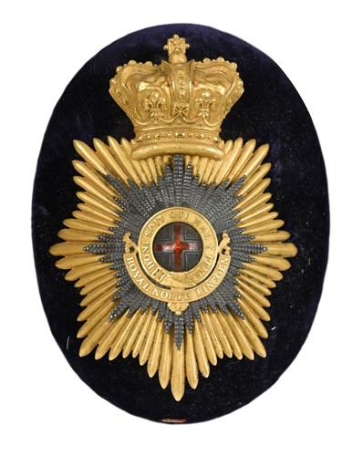 Lot 535 - A Royal North Lincoln [Militia] gilt metal shako plate
