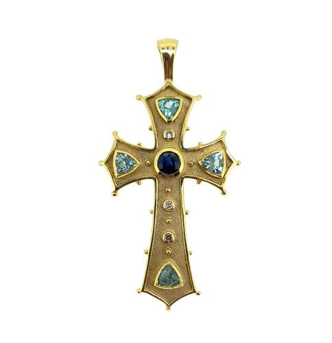 Lot 258 - Theo Fennell -  An 18ct gold Gothic style cross pendant