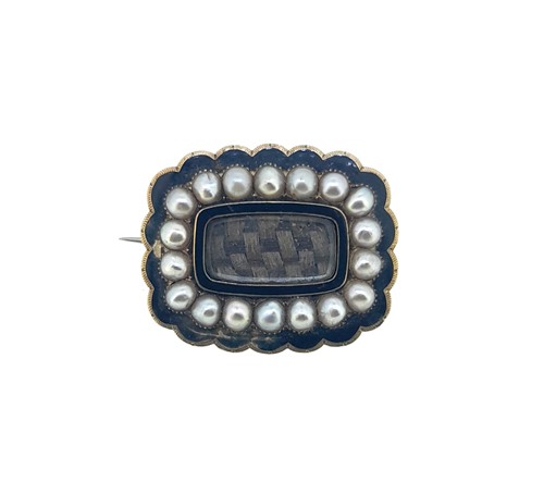 Lot 71 - An early 19th century pearl and enamel mourning brooch