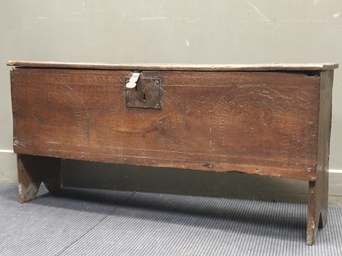 Lot 629 - A 17th century oak coffer, 55 x 117 x 33cm