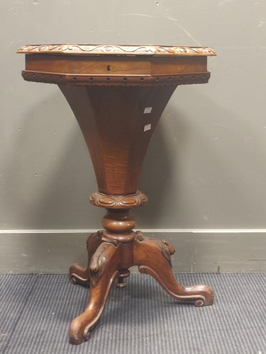 Lot 585 - A Victorian walnut trumpet work table, 73 x 50cm