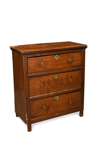 Lot 368 - An elm chest of drawers, 18th century