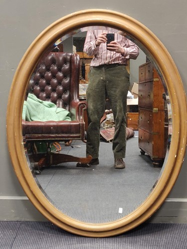Lot 602 - An oval gilt wall mirror 90 x 115 cm