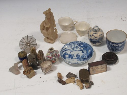 Lot 51 - Small Chinese and Japanese items, including...