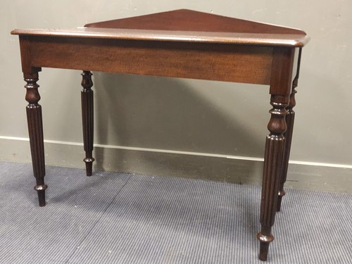 Lot 627 - A Victorian mahogany side table, 86 x 110 x 51cm