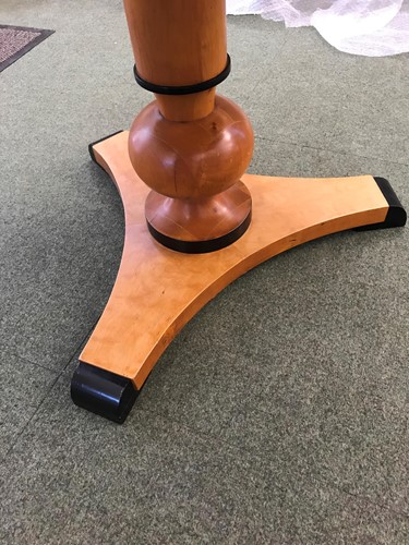 Lot 214 - A maple veneered Biedermeier style pedestal side table