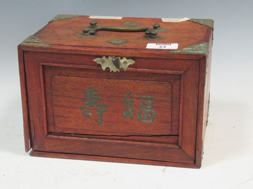 Lot 44 - A cased mahjong set 16 x 24 x 16cm