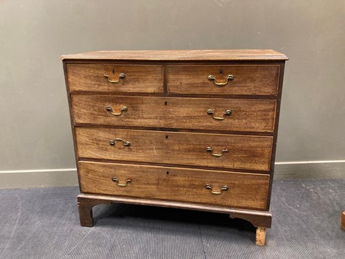 Lot 675 - A George III chest of drawers 104 x 113 x 53cm