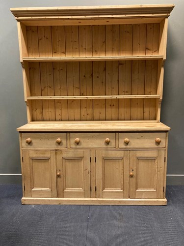 Lot 610 - A pine dresser, 221 x 170 x 50cm together with...