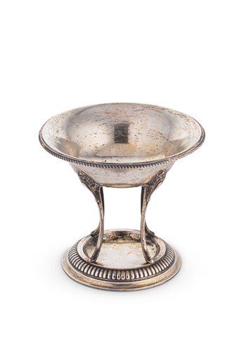 Lot 516 - An early 20th century German metalwares Art Nouveau style silver standing dish