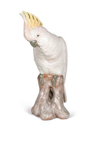 Lot 42 - An early 20th century Großherzogliche Keramische model of a cockatoo